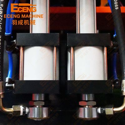 700 KG 세미 오토매틱 패트병 블로우 성형 장치 50HZ 3PHASE 5000 Ml